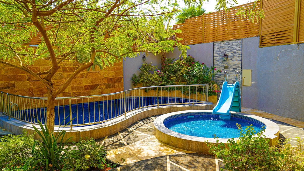 The Land Villas Ammaria