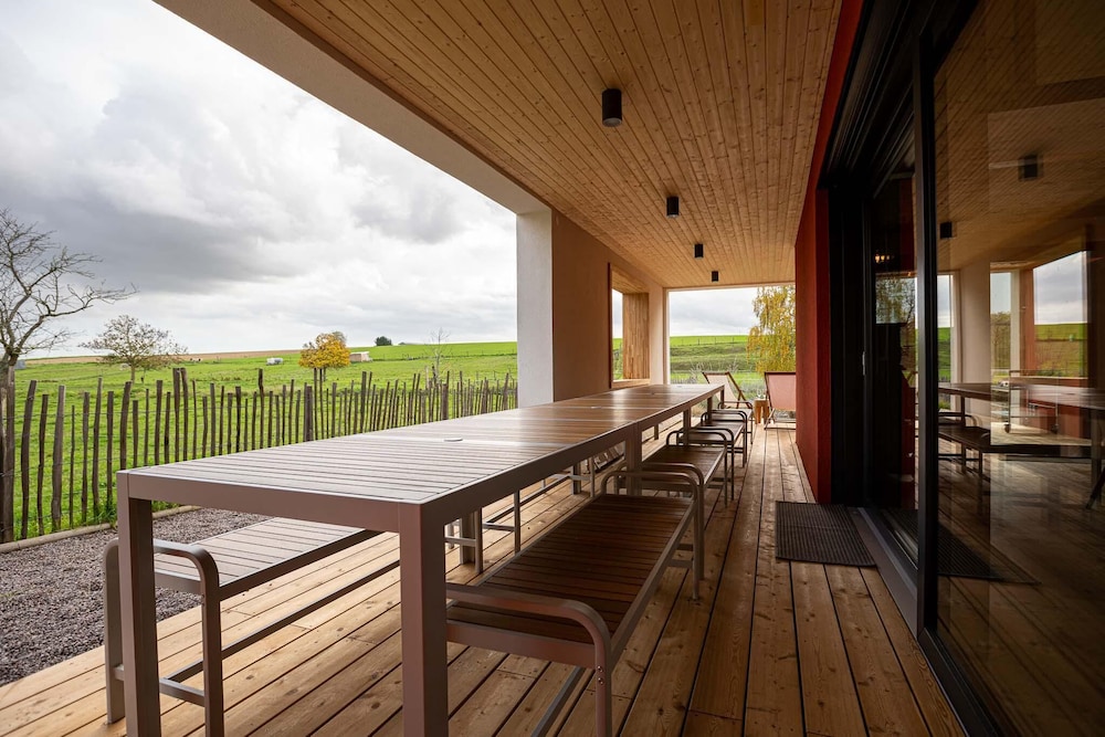 La Maison Devant La Prairie, 写真 134