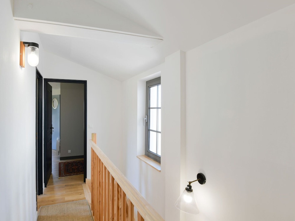 Villa in Lanton Near the Beach With Harbour View view 3