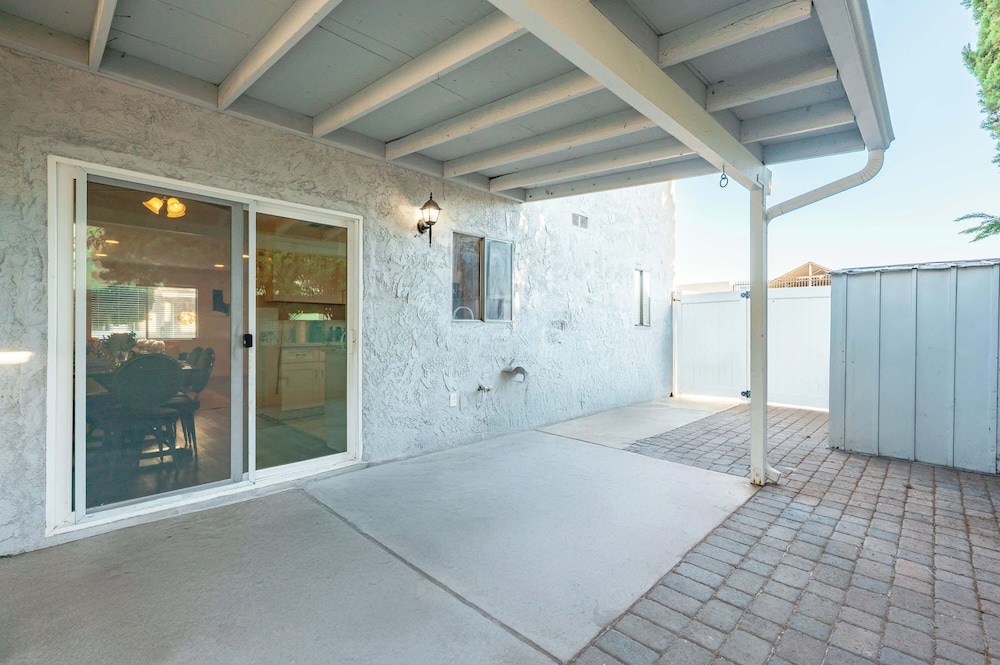 Modern Glendora Retreat Family Getaway Near Cal Poly & Mt. SAC