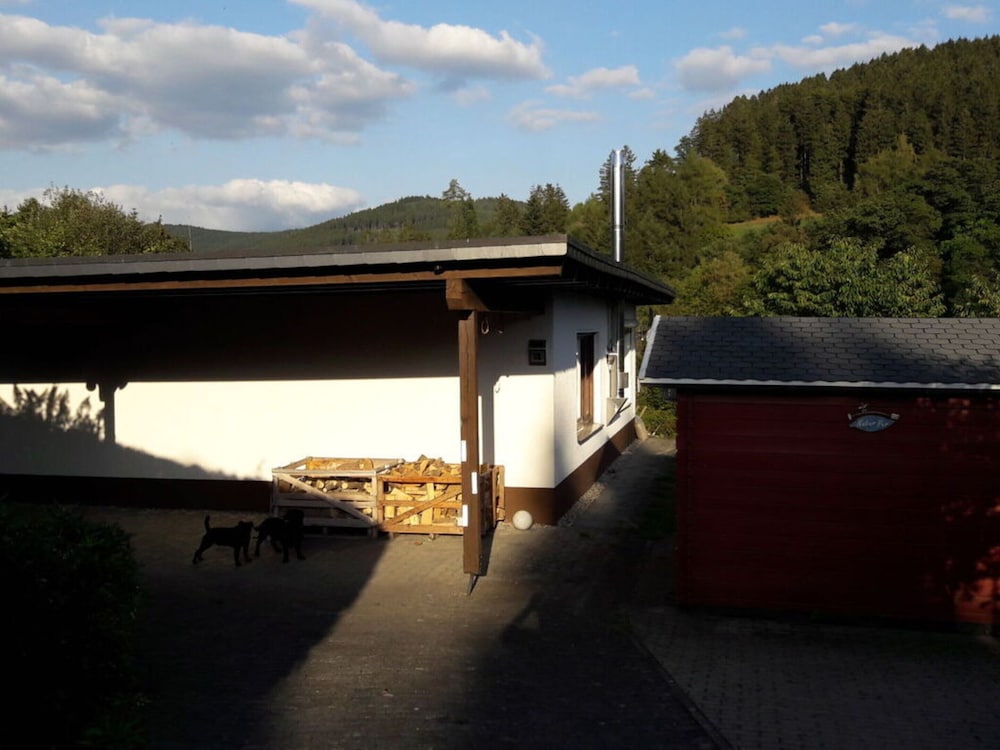 Deimann Modern Retreat
