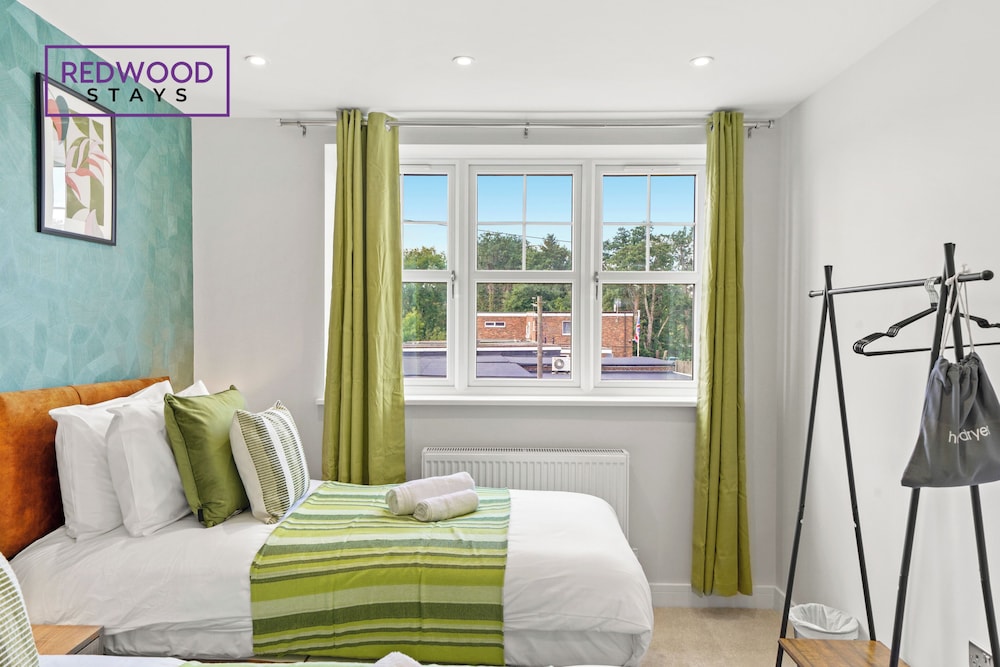 Cove Road Houses by Redwood Stays view 4