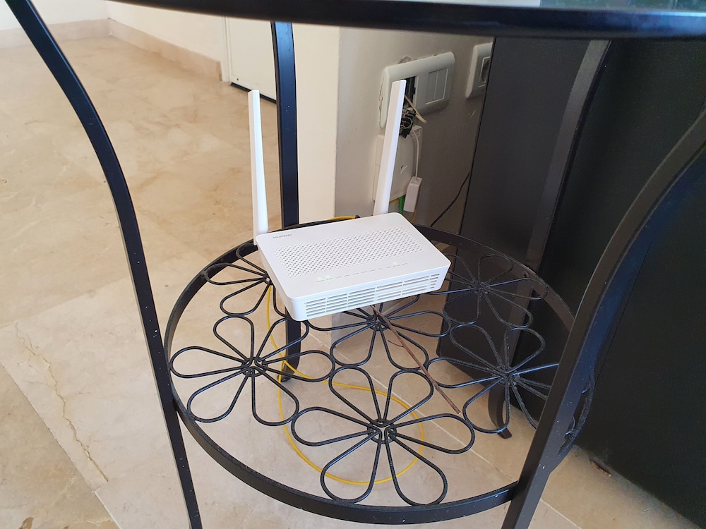 3 Bed Penthouse - Sleeps 8 - Pool - Sea View
