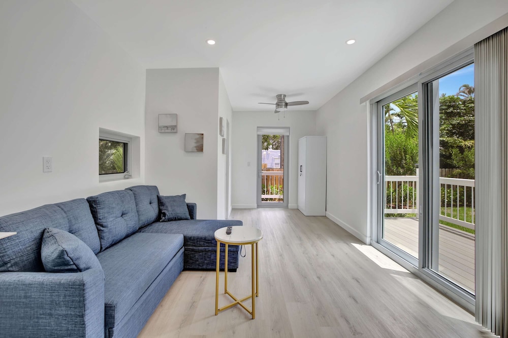 Sunshine Getaway Sleeps 4!