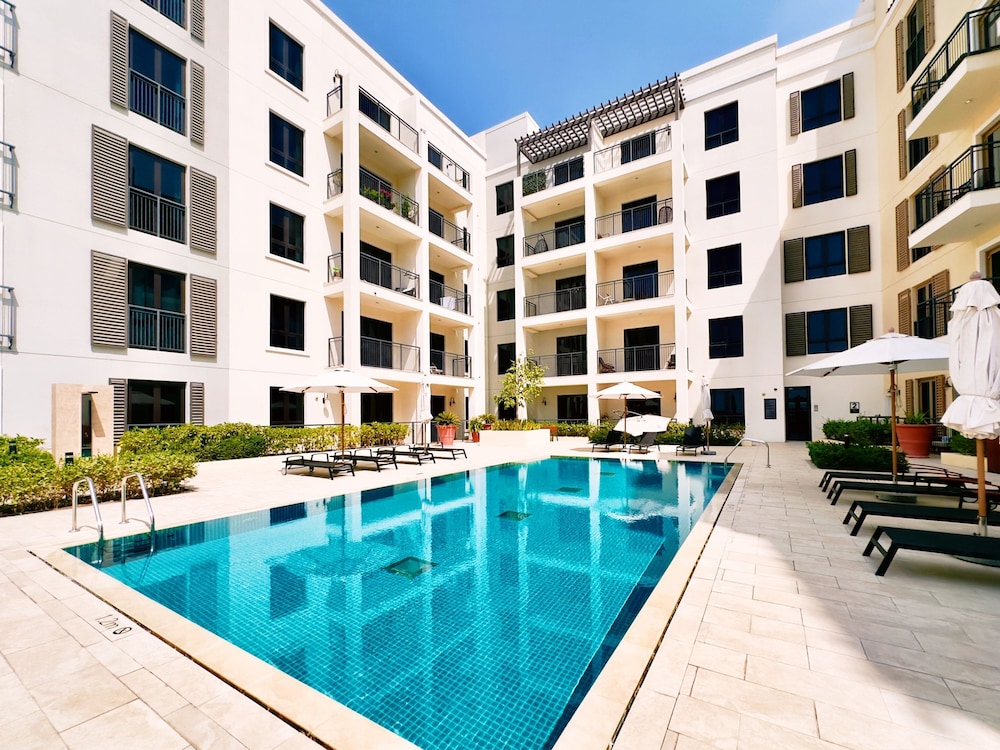 Contemporary La Mer 1BR w Beach Access