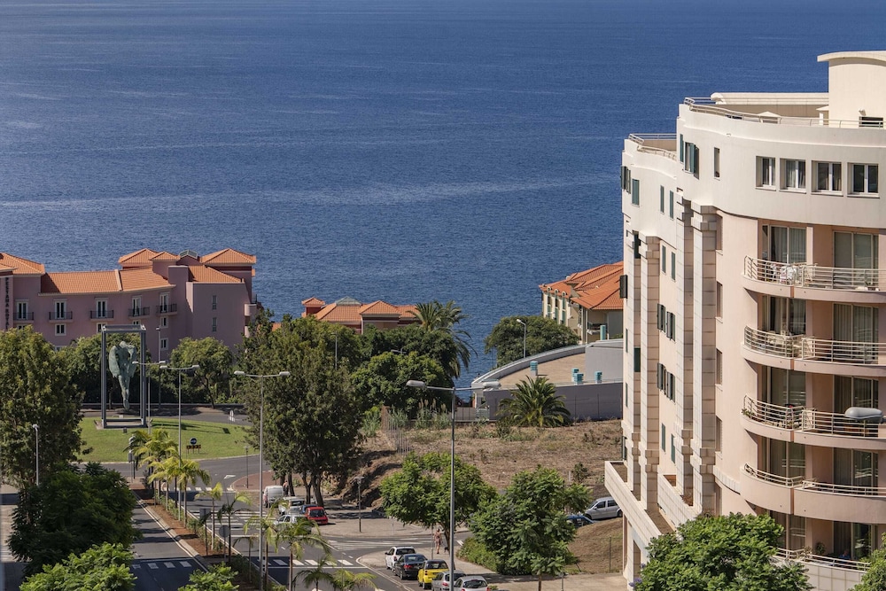 Apartment With Pool and Gym, Piornais Residence I view 3