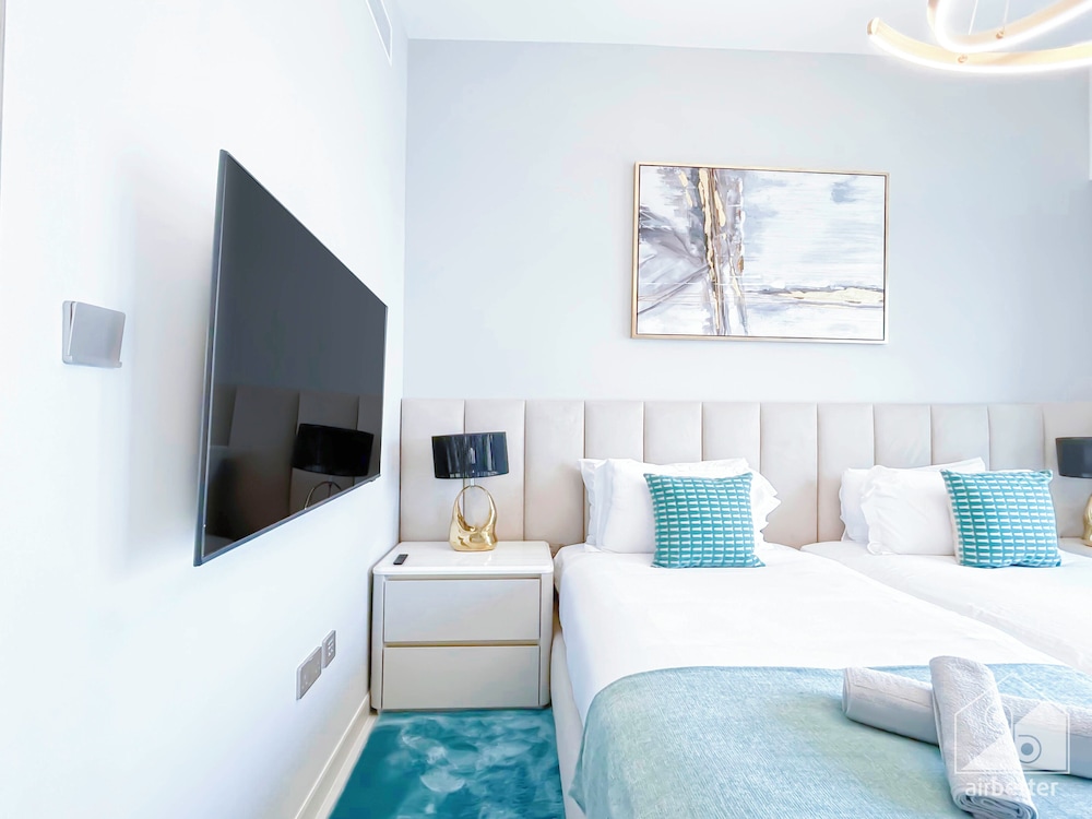 Spacious 3.5 Bedroom Apartment in Burj Royale