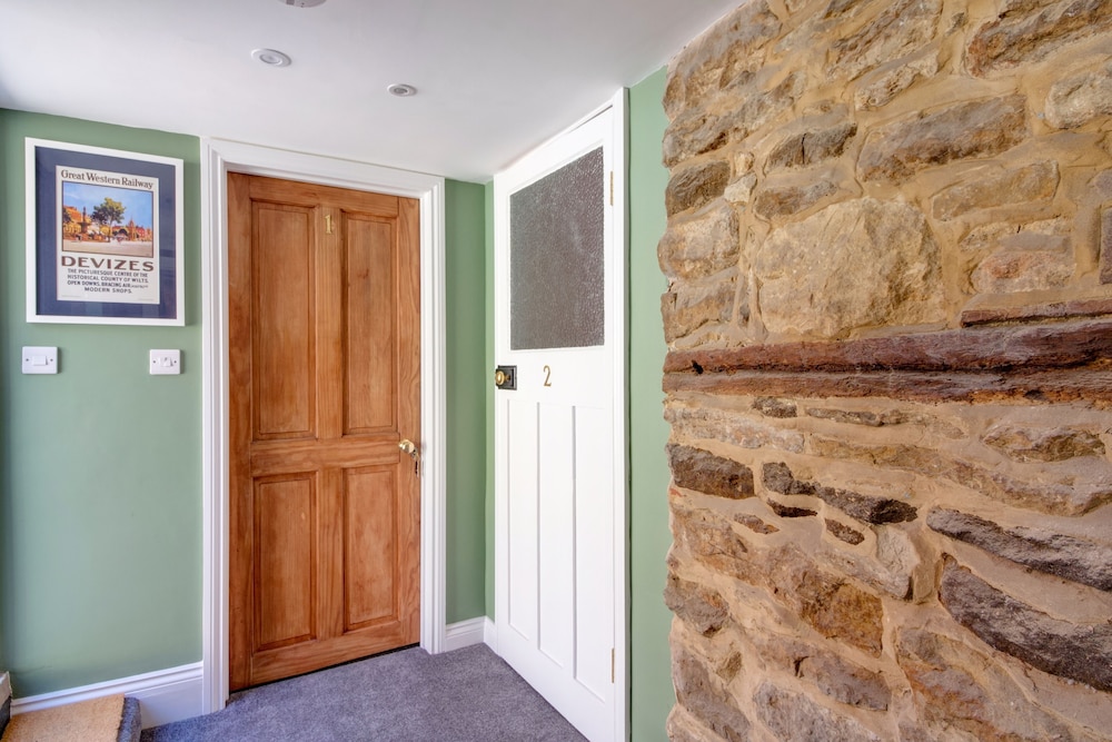 Devizes Vacations - The Green Parrot - Property Image 26