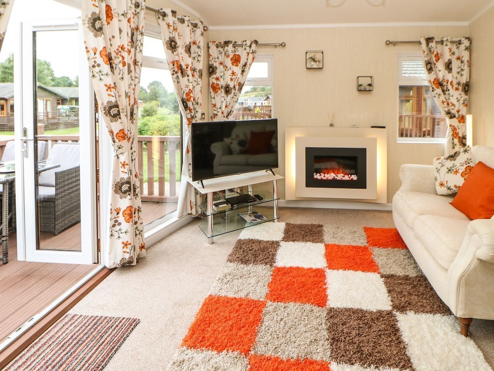 10 Poppy Lodge