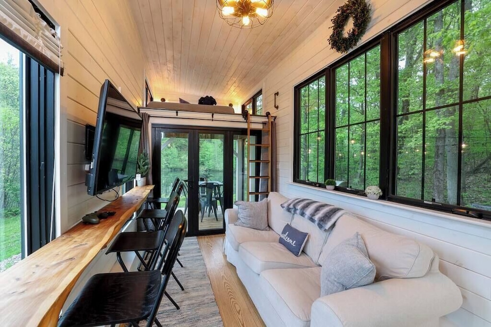 Hidden Retreat 4-homes 134 Acres