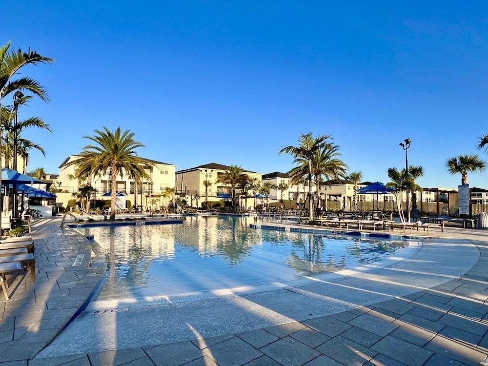 Stunning 4 Bed Townhome With Splash Pool-1160ks 4 Bedroom Townhouse