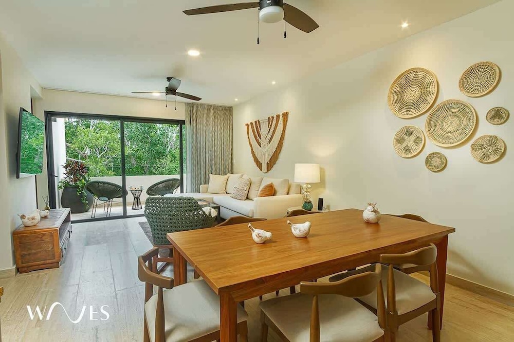 2 Br. Roof W/infinity Pool + Jacuzzi Spacious