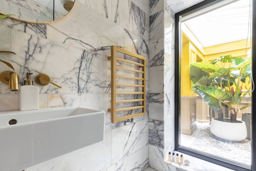 Penywern Road IV by Onefinestay