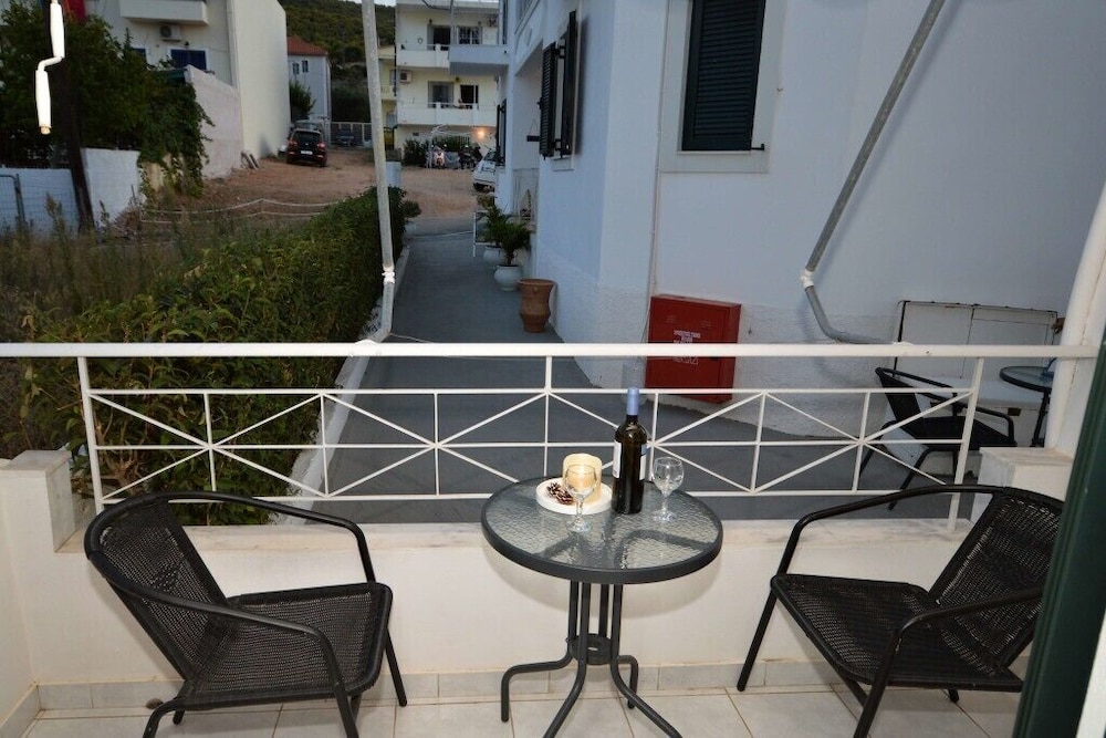 Koukounari Apartments