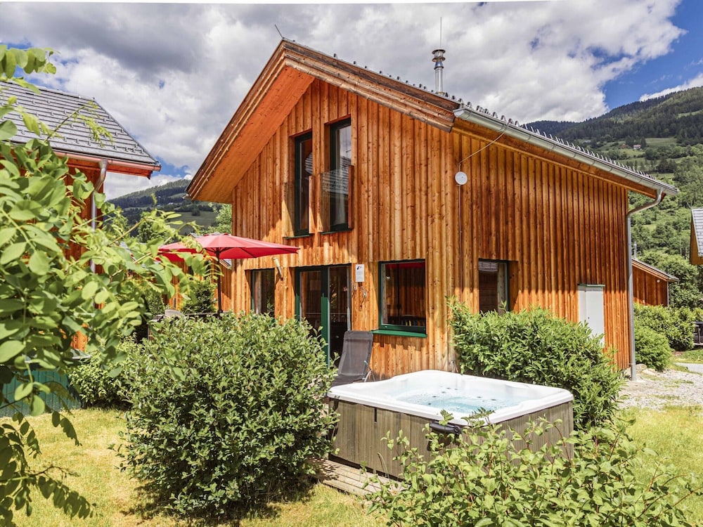 Chalet With Outdoor hot tub