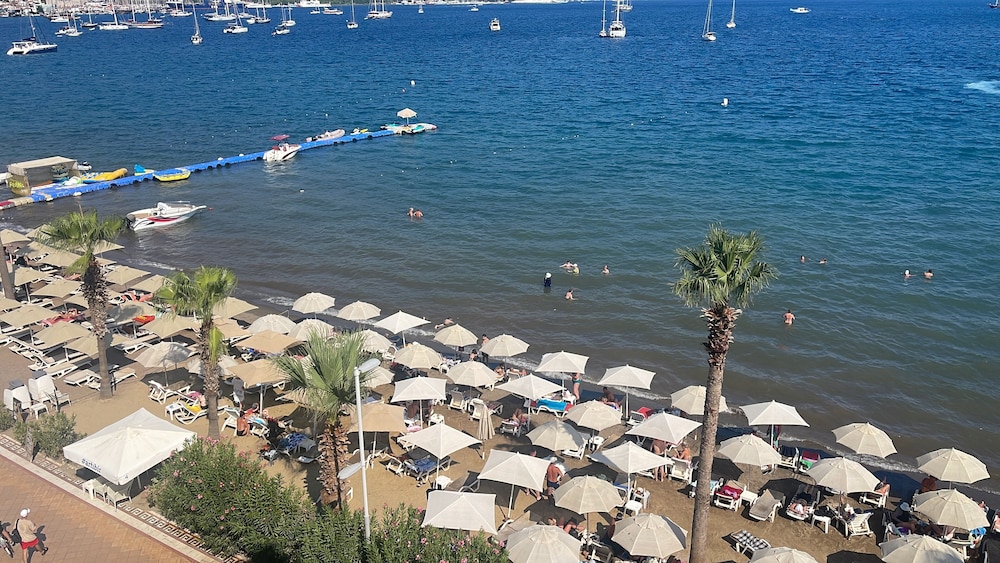 Point Beach Hotel - Image 23