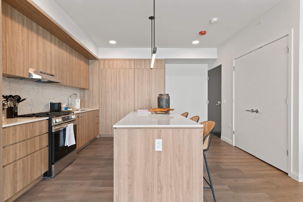 60 Fl Lake View Apt An Urban Oasis in the Sky