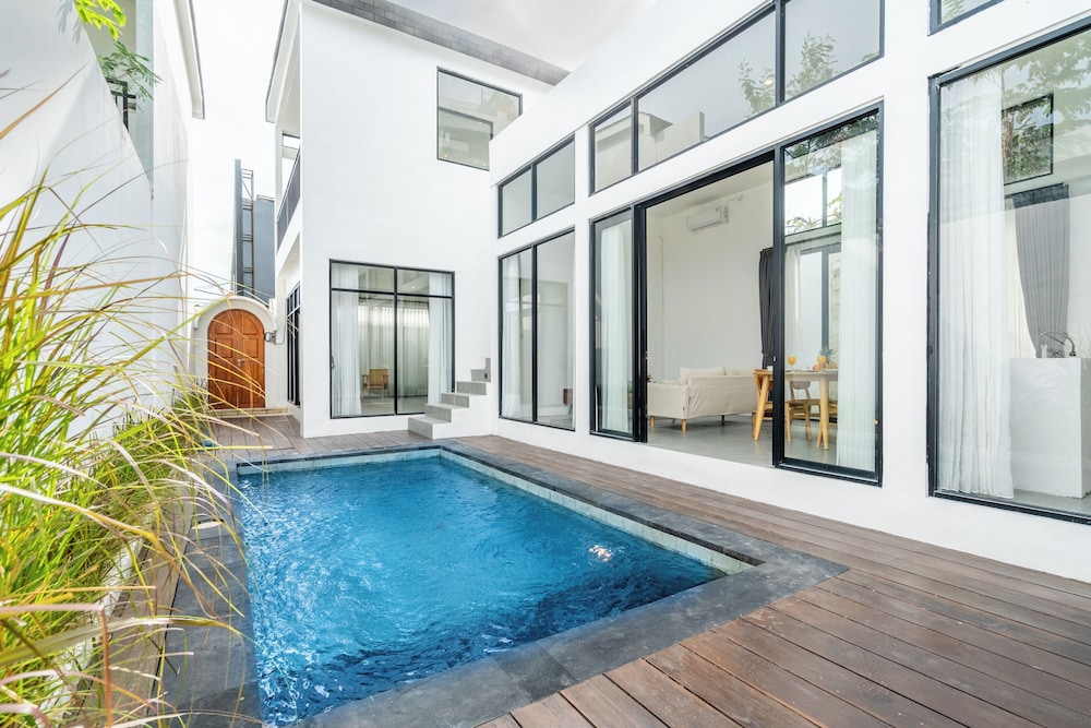 Light Way Villa in Canggu