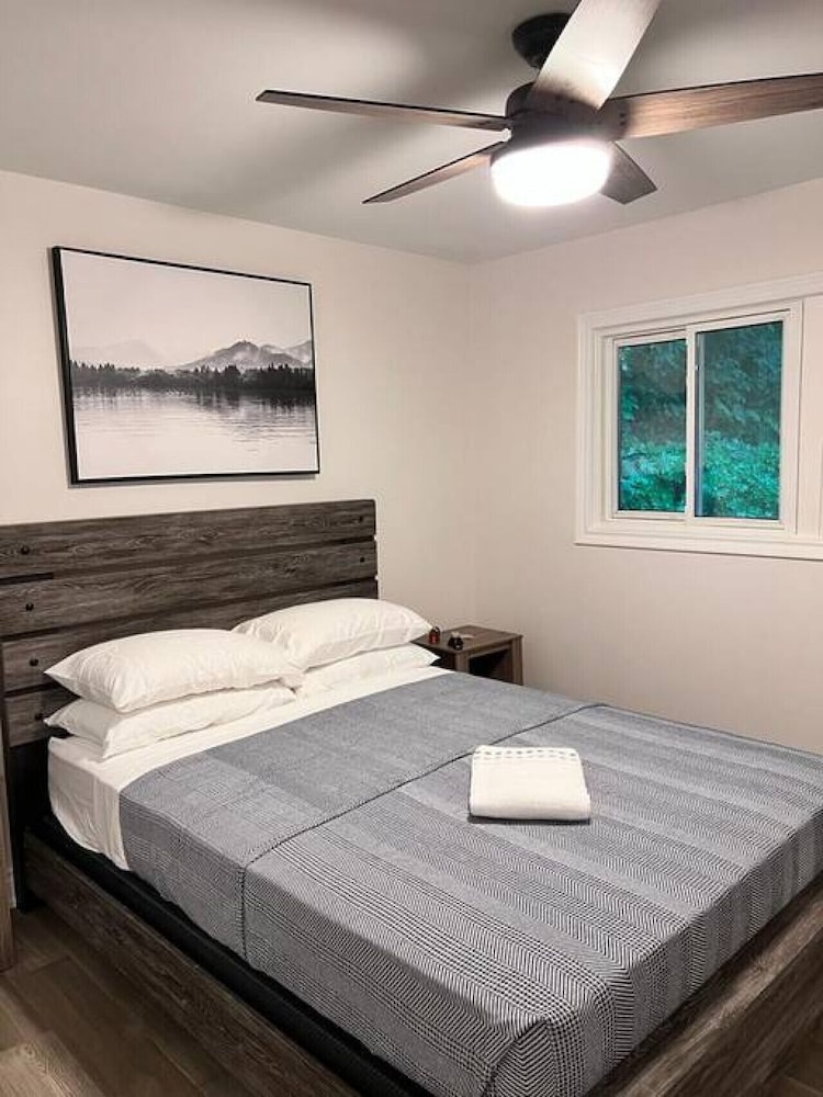 Marmora Hideaway - Peaceful Cottage w Wi-fi Clearwater