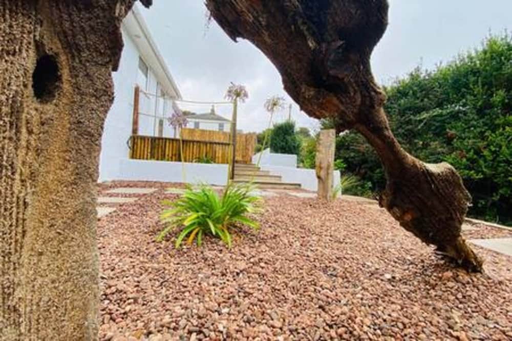 Mousehole Two-bed Bungalow With Parking
