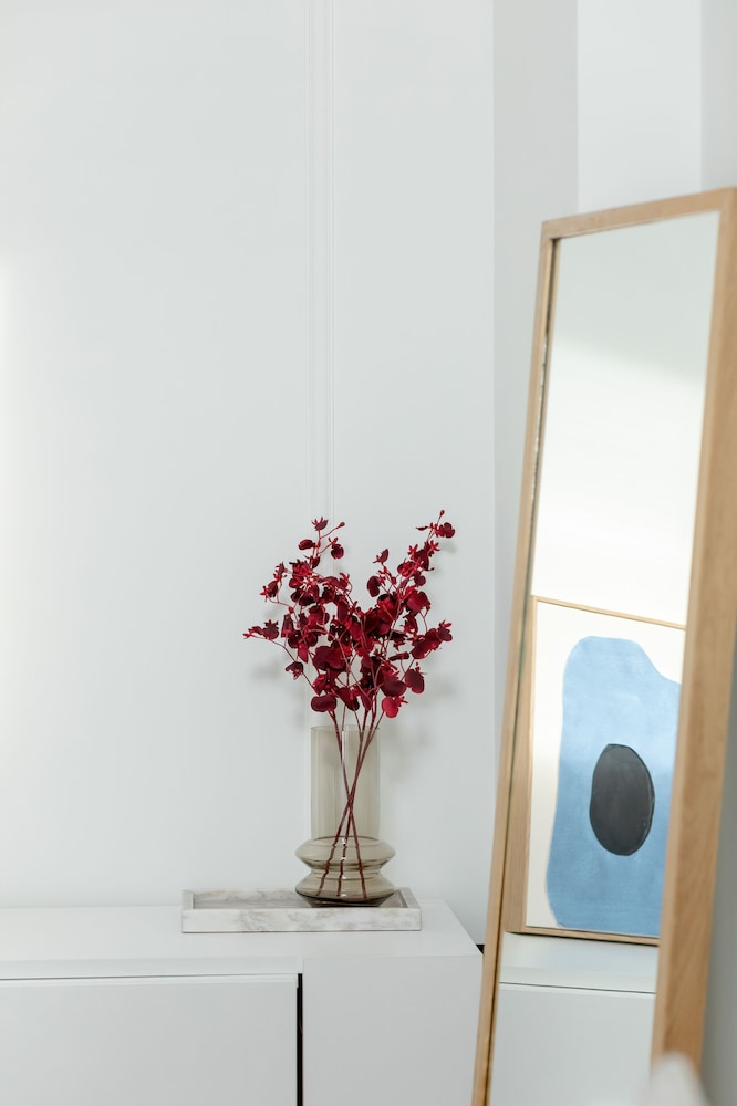 Bright Apartment Poznań by Renters
