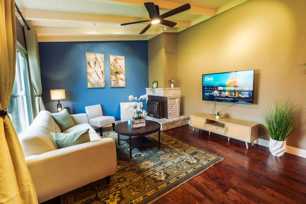 3B Achome Parking Wifi Fully Fenced Yard Jacuzzi