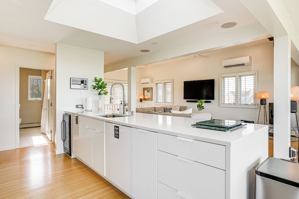 Elegant Gloucester Beach Getaway With Ocean Views!