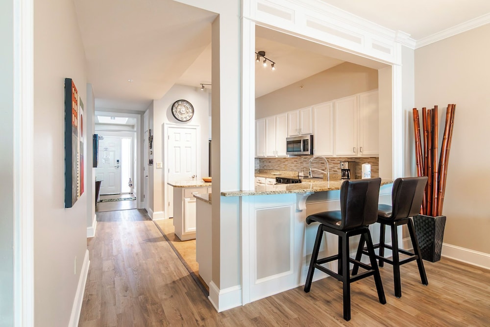 Penthouse Condo in Legacy Tower 1-1403 - Beachview 3 Bedroom 2 Bath Furnished