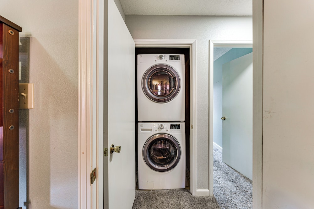 2 Blocks to Angel Fire Resort: Family Condo