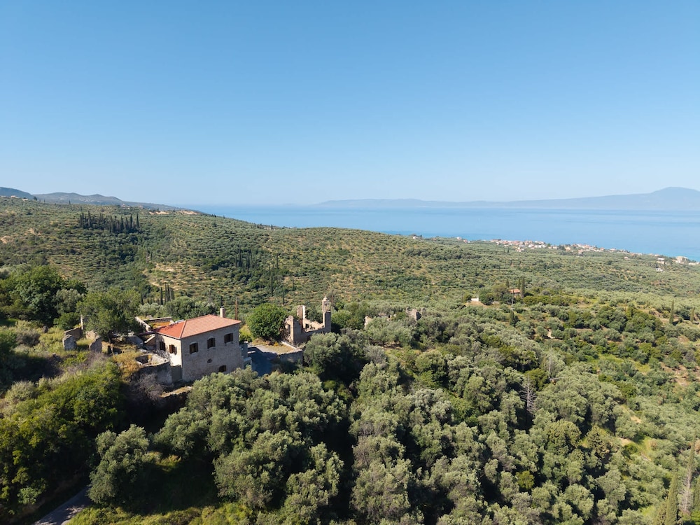 Niki s Tower - Majestic Seaview Stone Nest