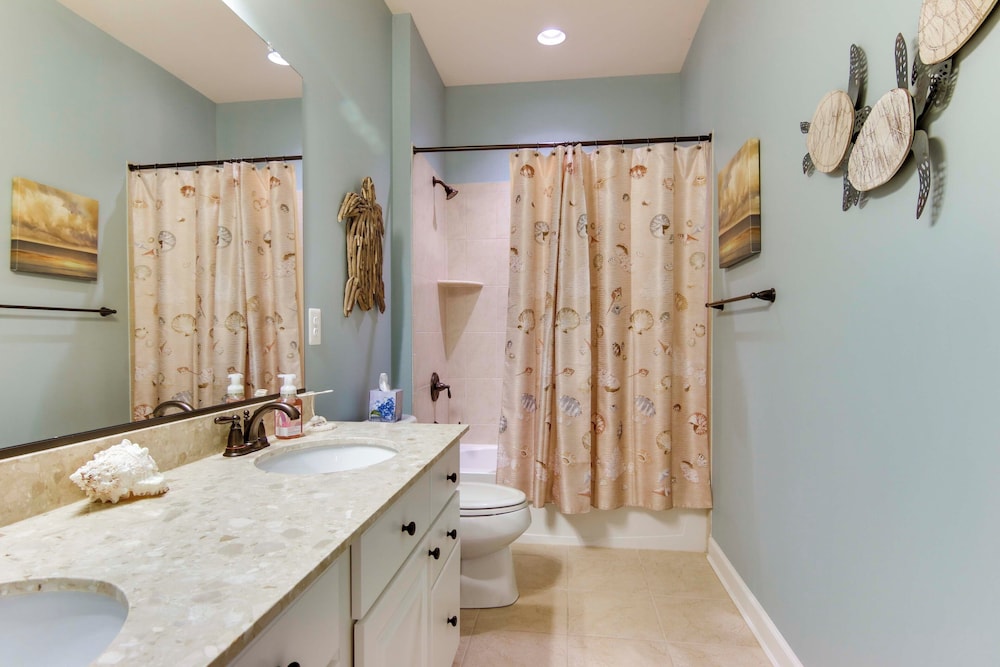 Shuttle to Beach: Ocean View Home w/ Patio