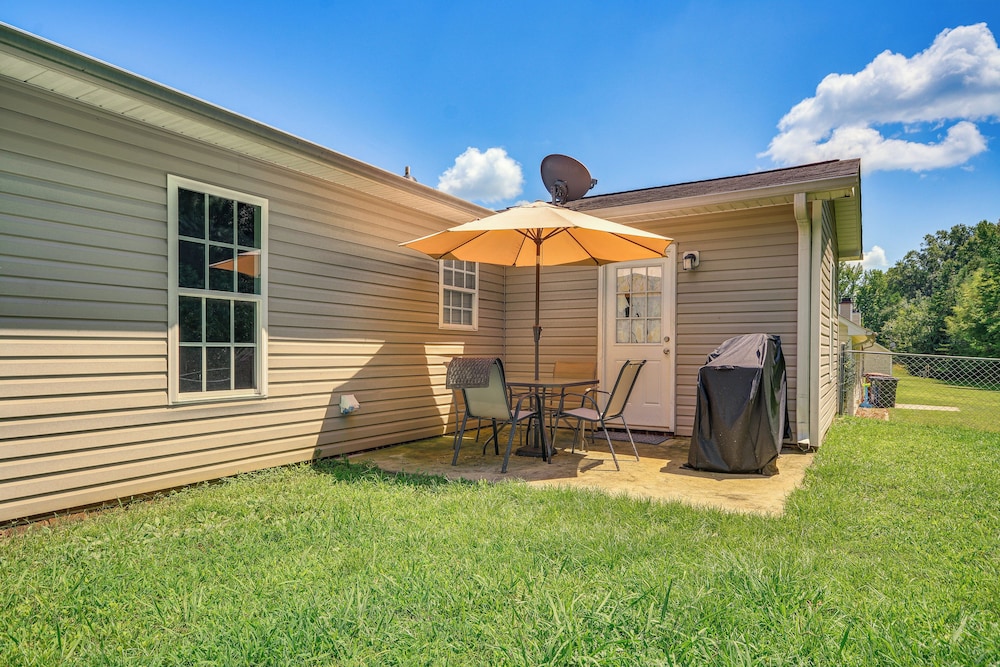 < 4 Mi to Dtwn Greensboro: Renovated Home w/ Yard!