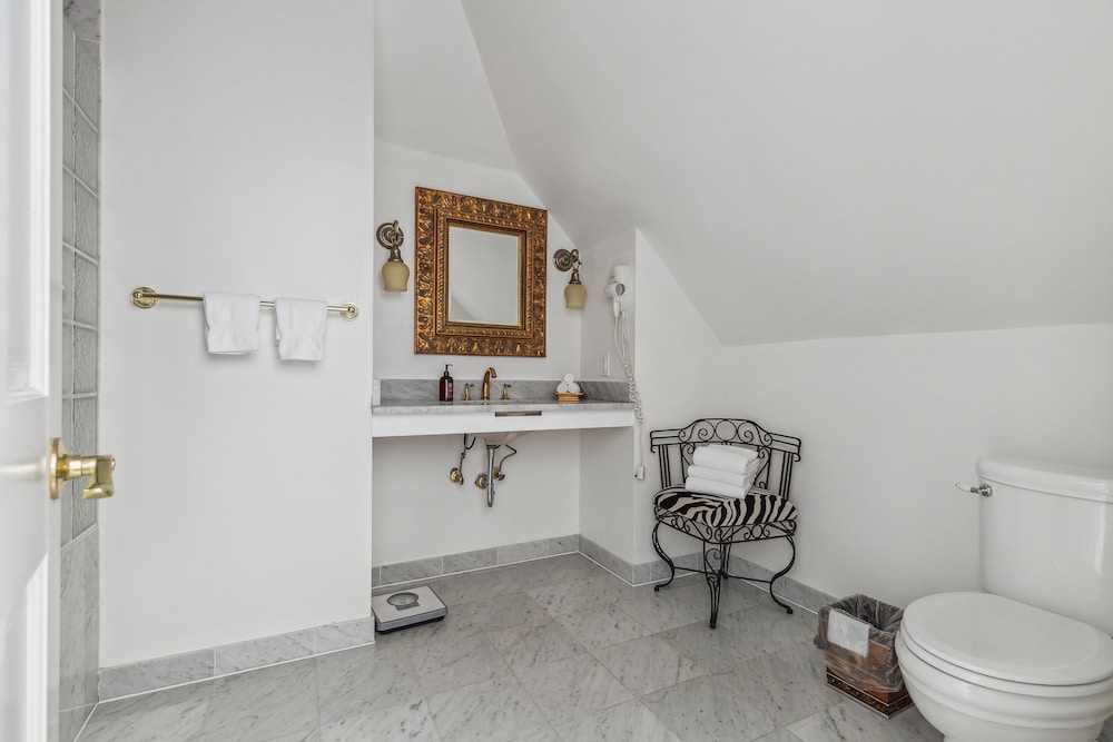 Columbia Vacations - The Columbia Inn at Peralynna Manor - Property Image 54