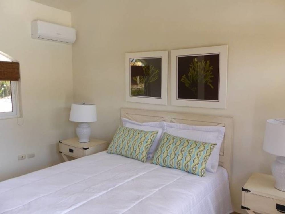 Touch of Elegance! 6 Bedroom Near the Beach