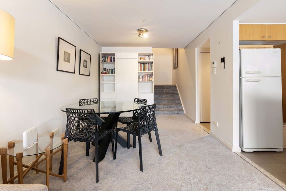 Apartment in Iconic Fingerwharf