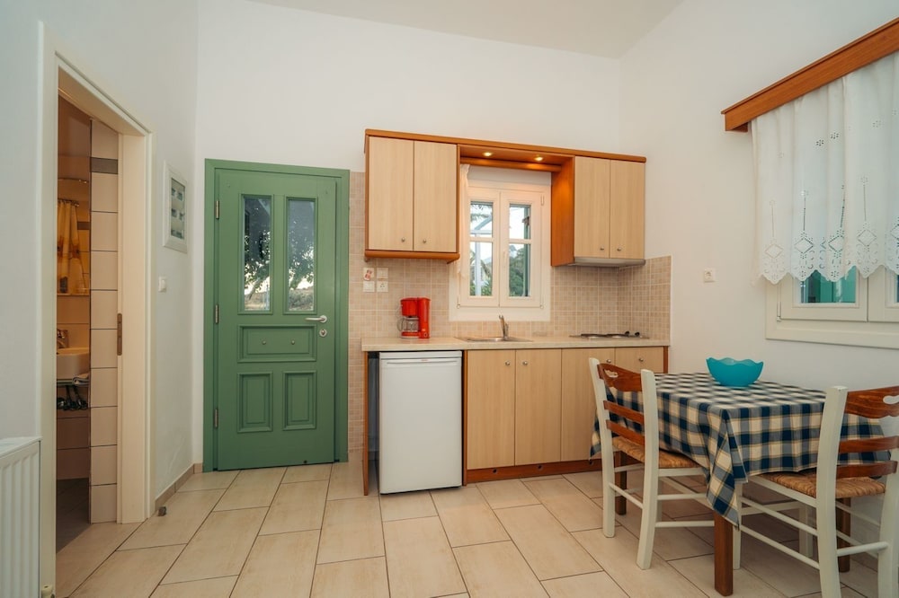 Rooms & Apartments Archontou