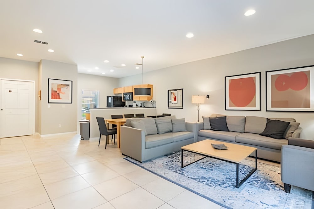 3bd/2.5ba Private Jacuzzi King Bed