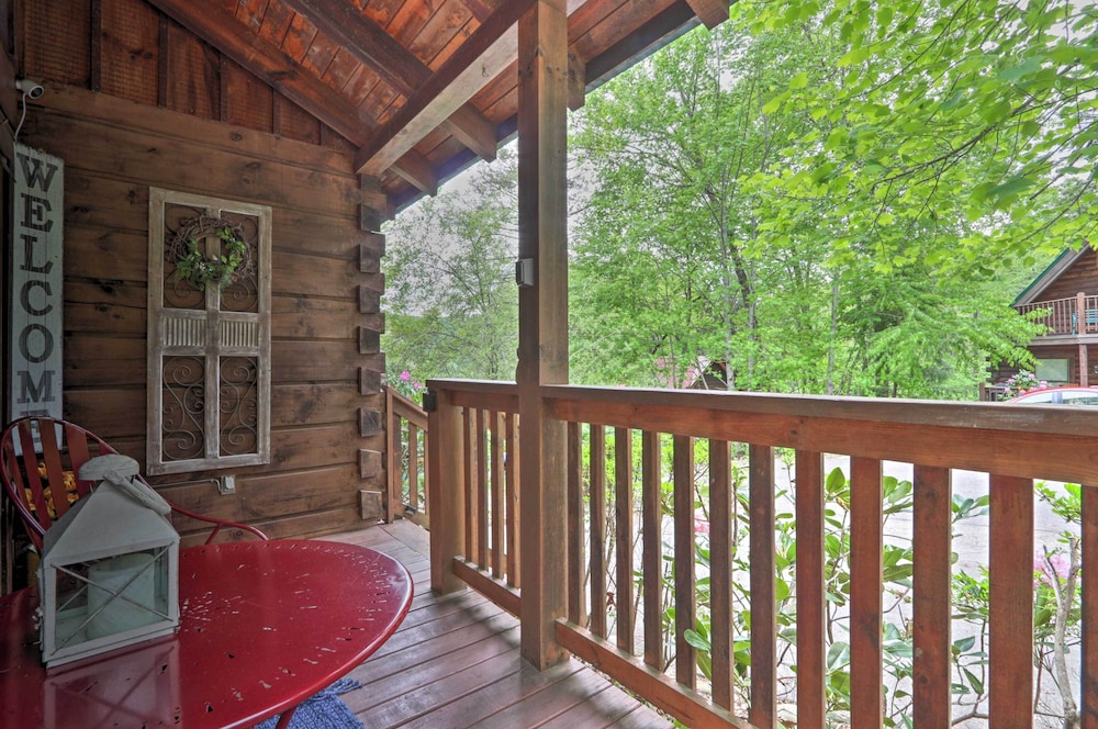 Hot Tub: 'chance for Romance' Gatlinburg Cabin view 3