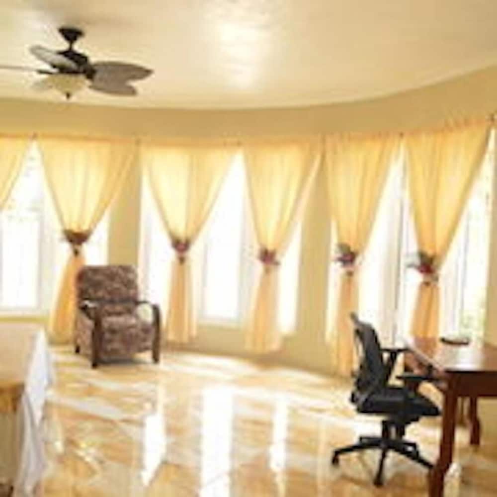 Waters Edge Guest House