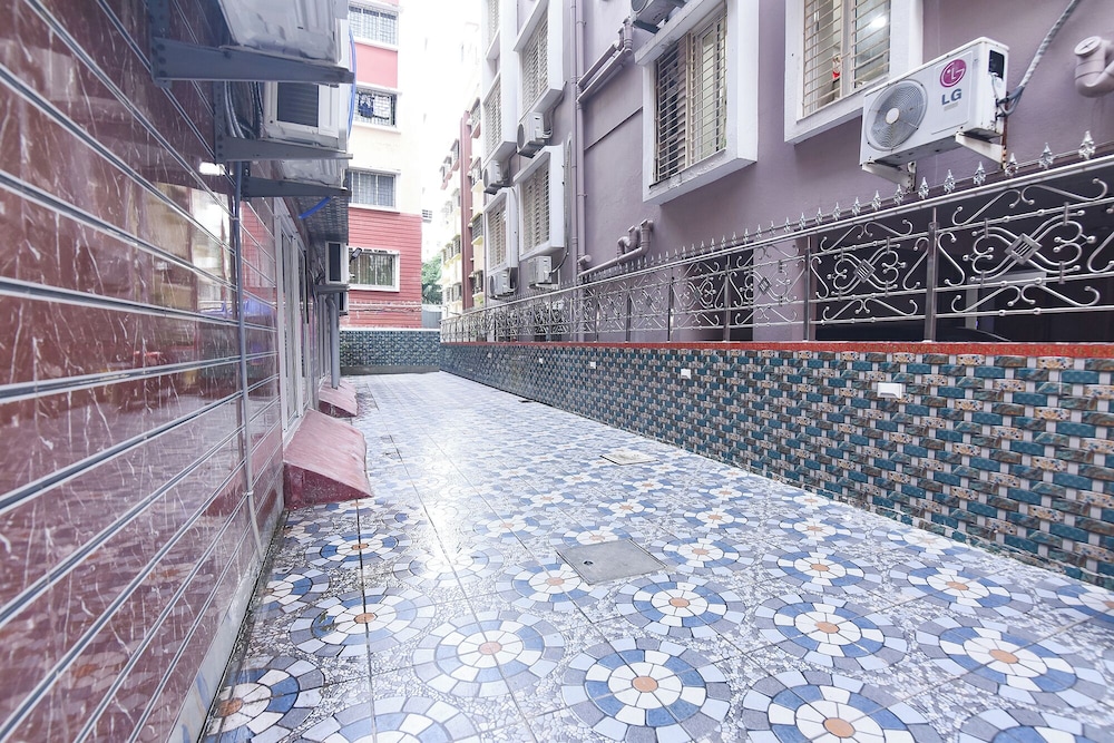 Fabhotel Rahi Crown