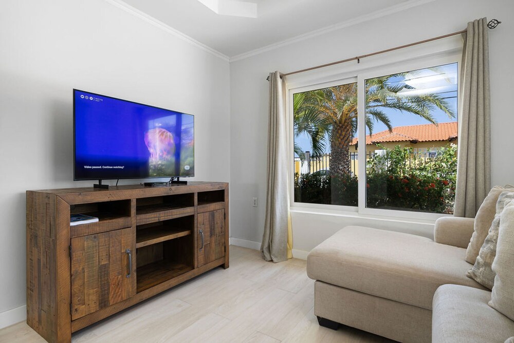 High-end Pool Getaway Upscale 5 Location BBQ
