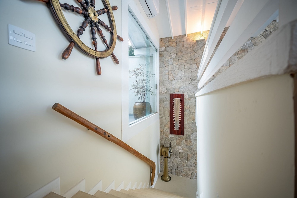 Angra - Mombaça | Mansão Espetacular Beira-Mar, 7 Suites - por Casapē Rio