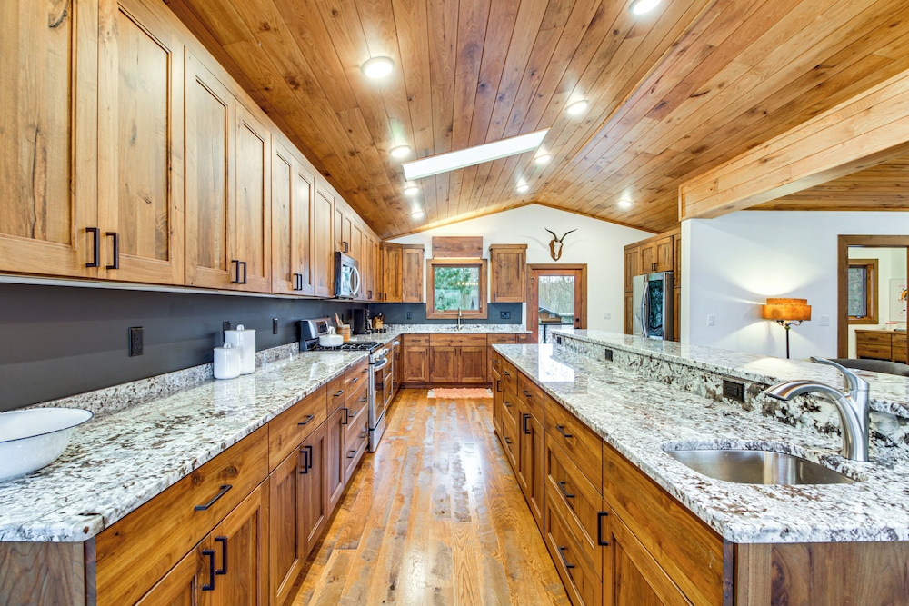 Short Drive to Itasca State Park - Waterfront Home