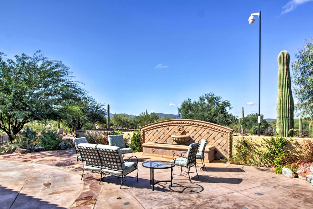 Luxe Tucson Vineyard Home w/ Views & Fire Pit view 5