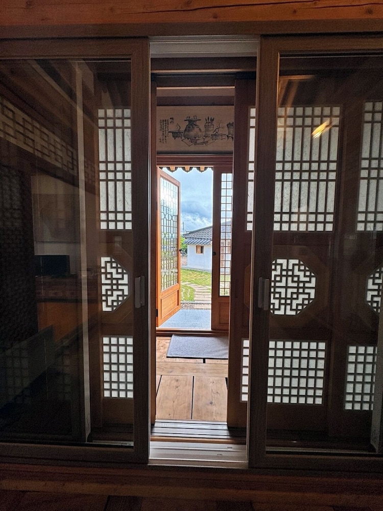 Jukrokjungsa hanokstay