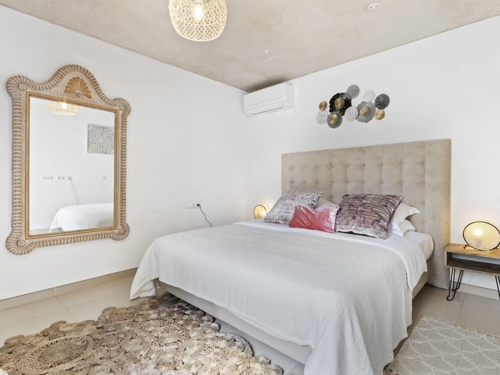 Rural Hideaway Villa in Stcarlos