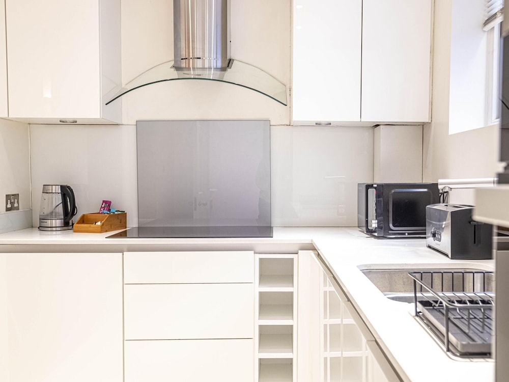 Liverpool St Three Bedroom Home Near Tube Station