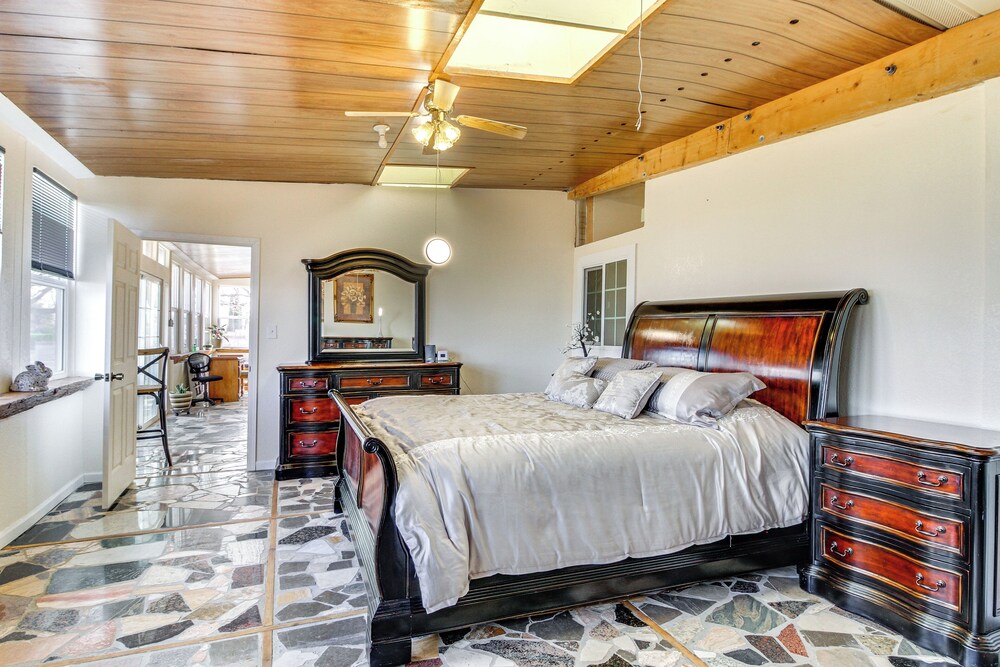 Mtn Views, Patio + Grill: Family Home, 6 Mi to UNM