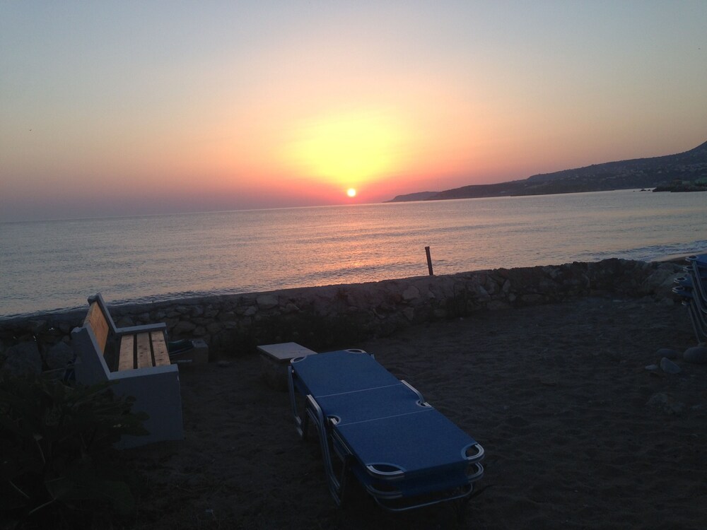 Asterias Studios Apartments