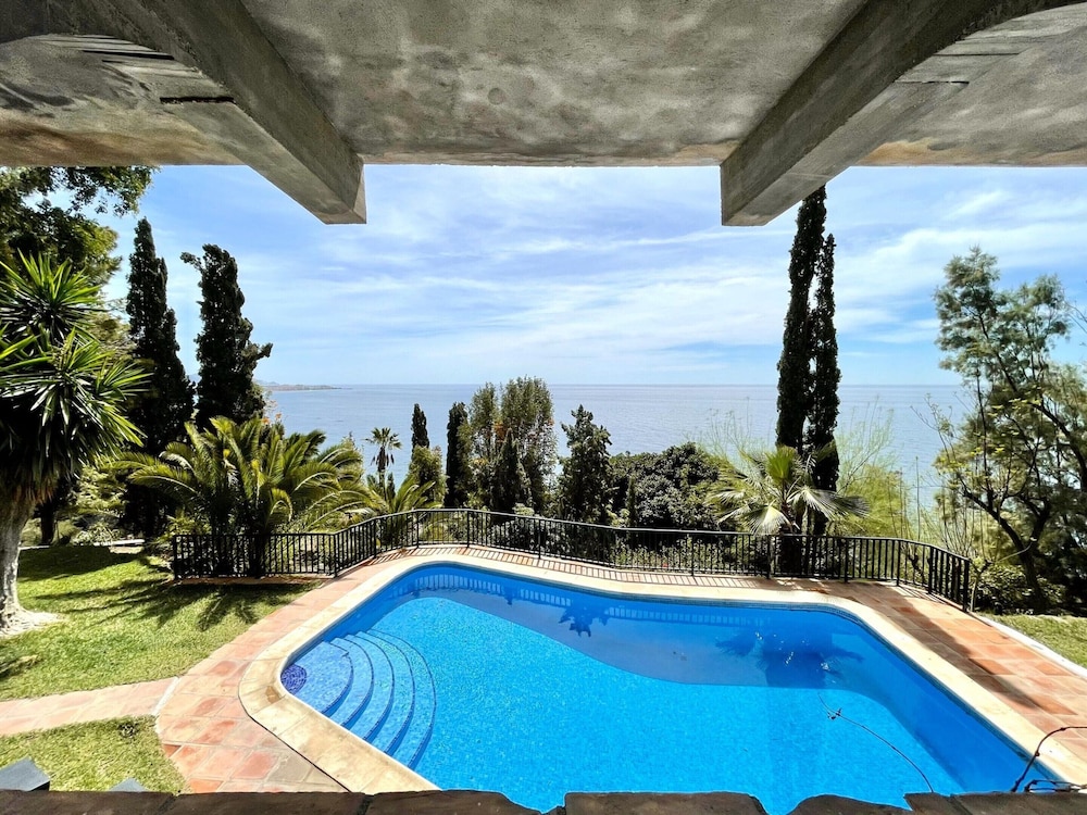 Villa in Salobrena With Sea Views